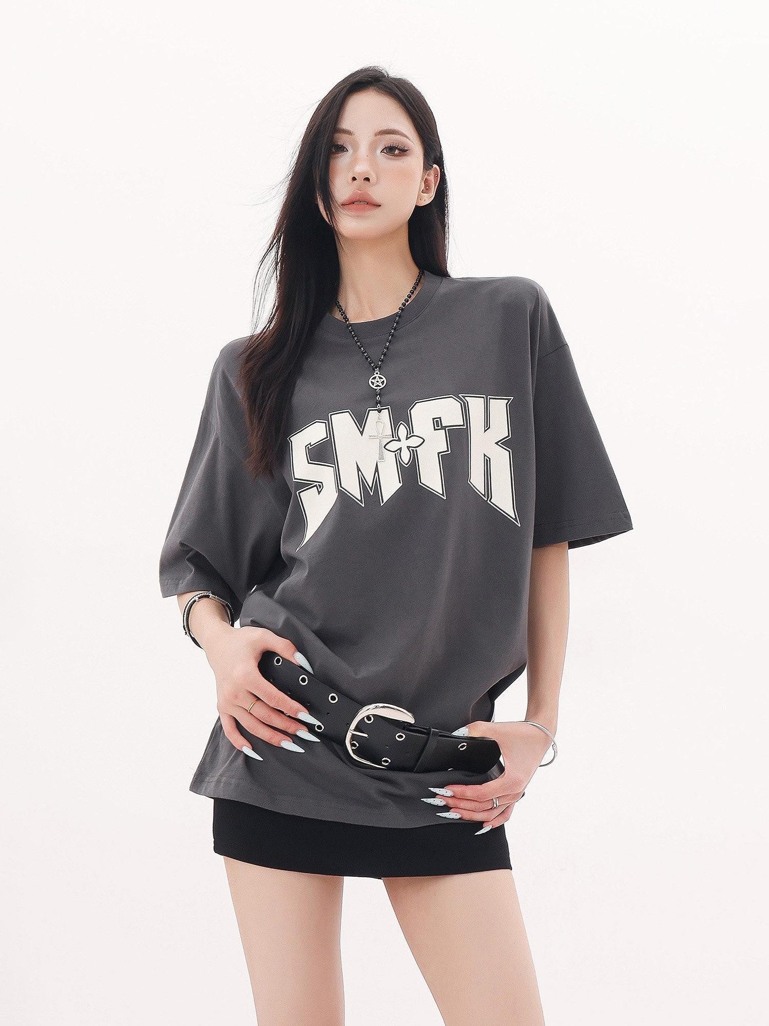 QIUQIU STUDIO Gray White Black Letter Print Drop Shoulder Women&