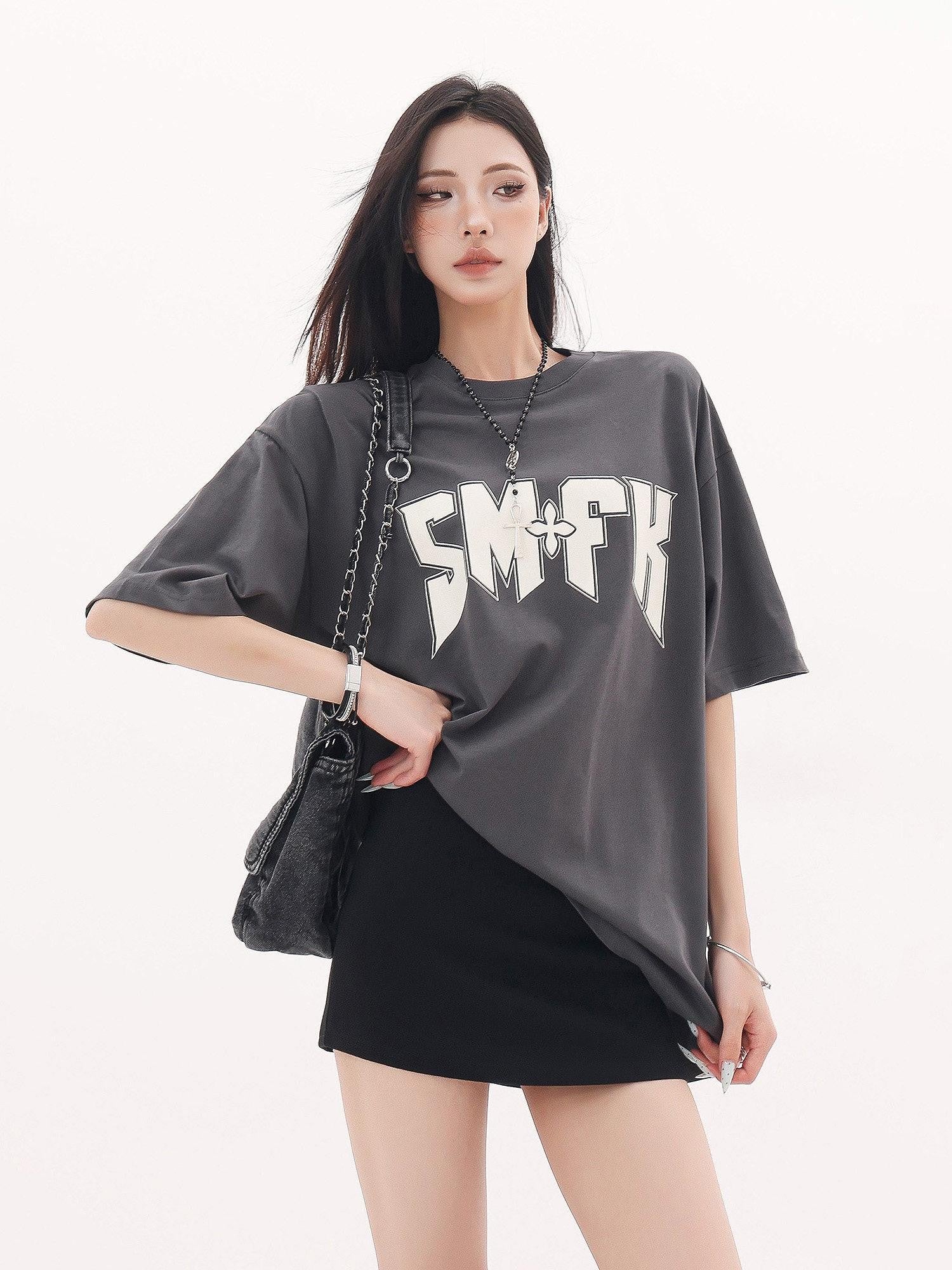 QIUQIU STUDIO Gray White Black Letter Print Drop Shoulder Women&