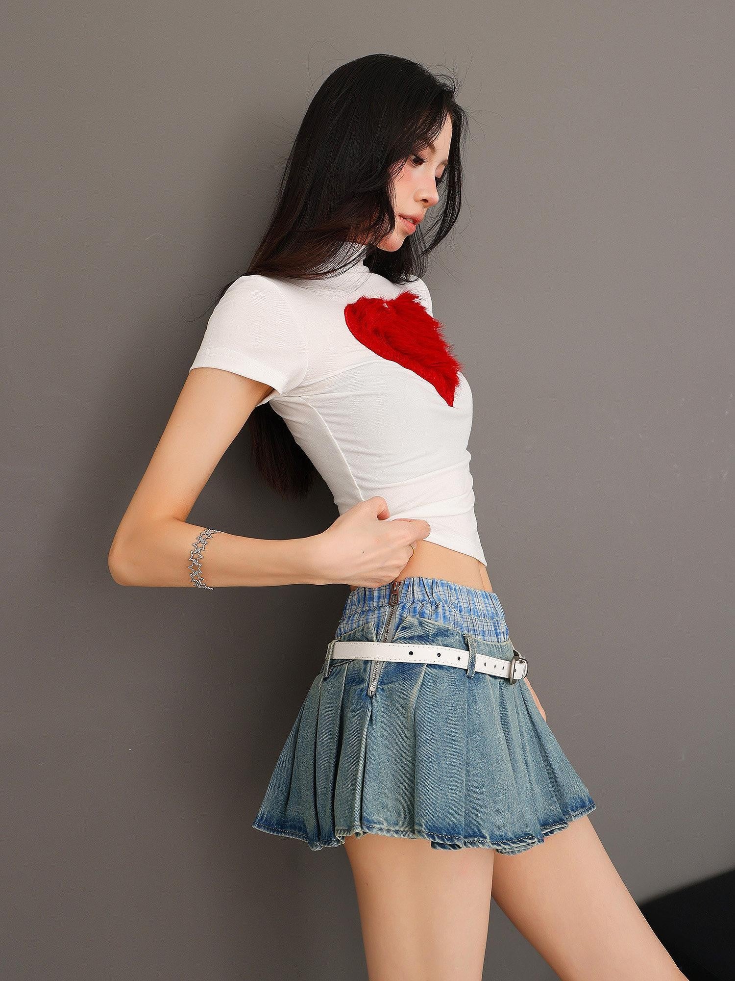 QIUQIU STUDIO Heart Print Plush Patchwork Half Mock Neck Fitted Short Sleeve Women&