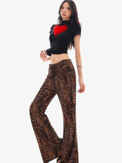 QIUQIU STUDIO Heart Print Round Neck Short Sleeve Fitted Women&