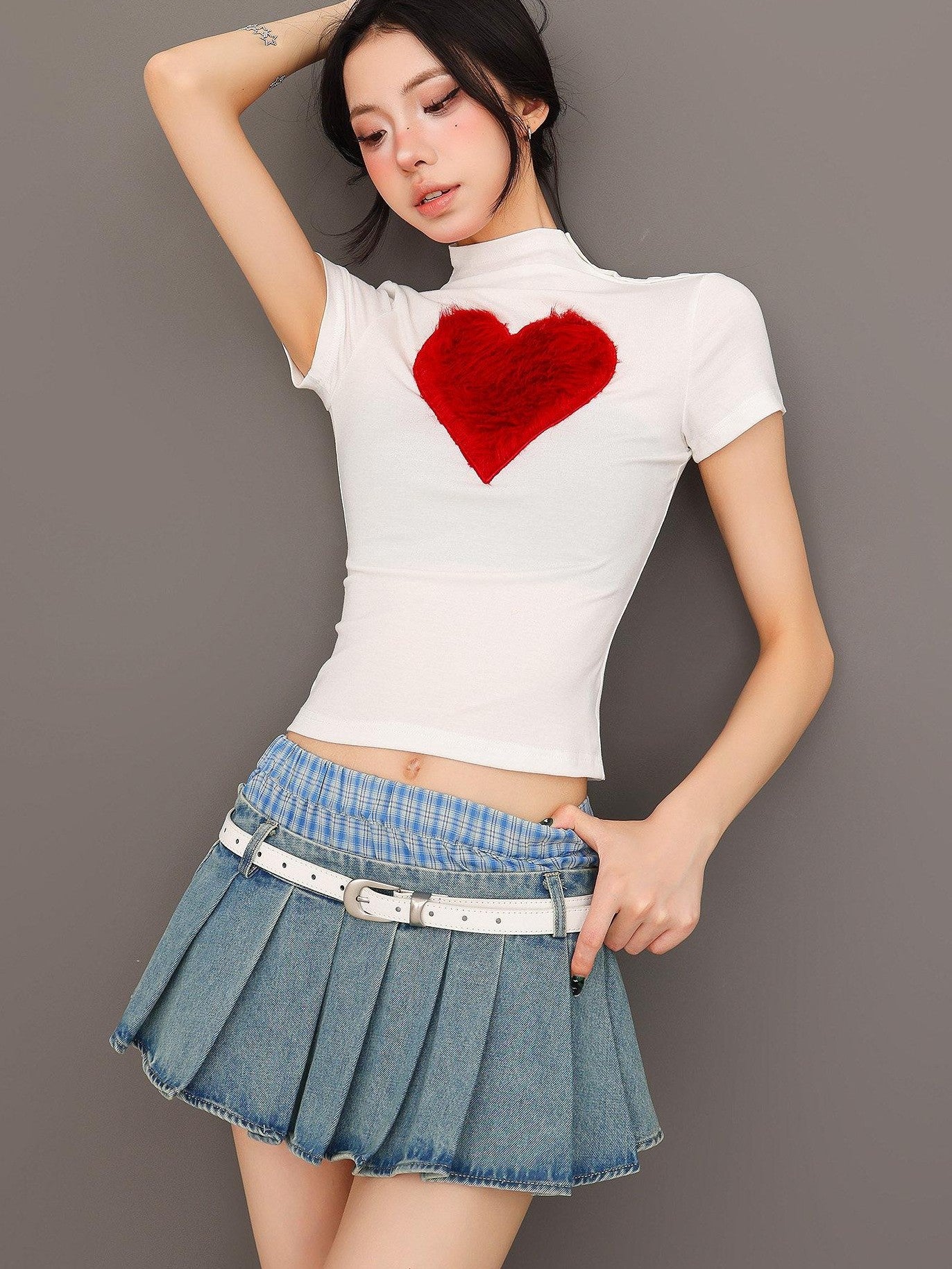 QIUQIU STUDIO Heart Print Round Neck Short Sleeve Fitted Women&