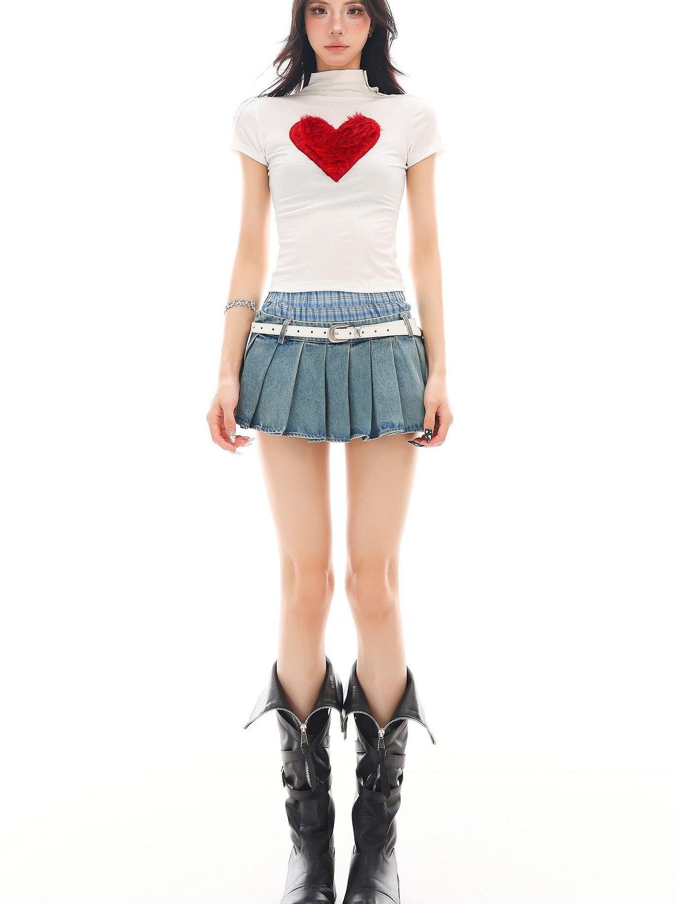 QIUQIU STUDIO Heart Print Round Neck Short Sleeve Fitted Women&