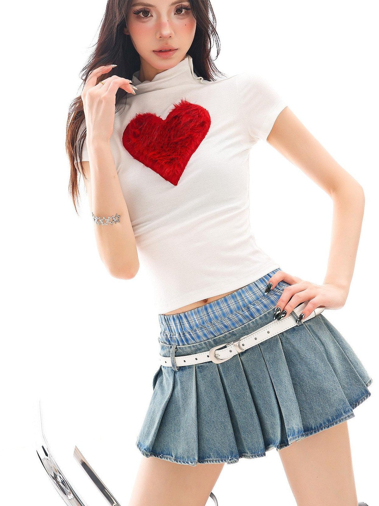 QIUQIU STUDIO Heart Print Round Neck Short Sleeve Fitted Women&