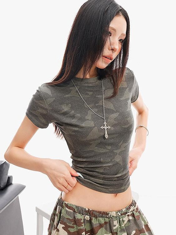 QIUQIU STUDIO Khaki Green Camouflage Print Round Neck Cropped Women&