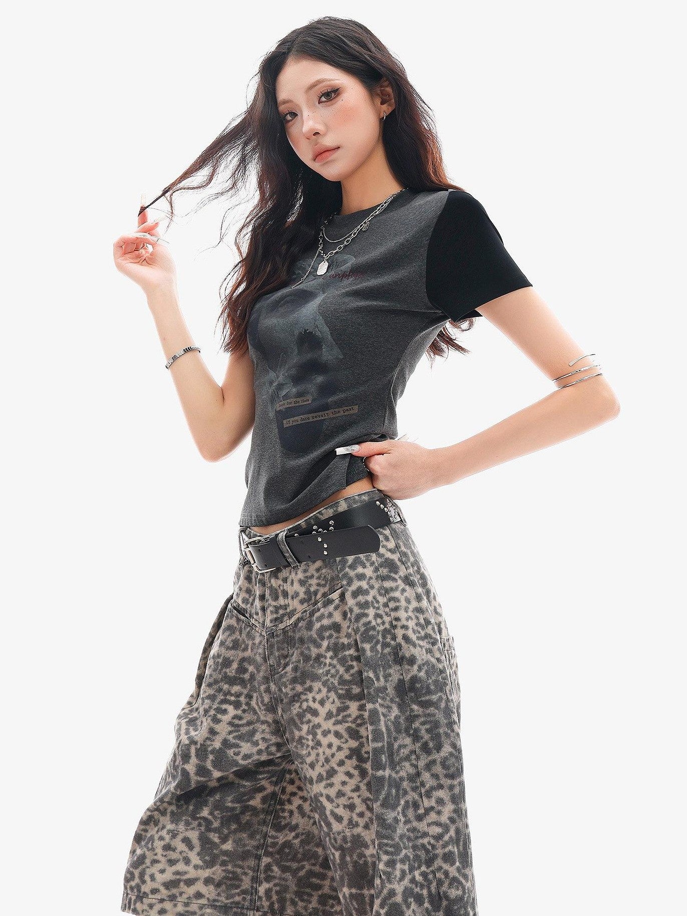 QIUQIU STUDIO Letter Portrait Print Round Neck Raglan Slim Fit Women&