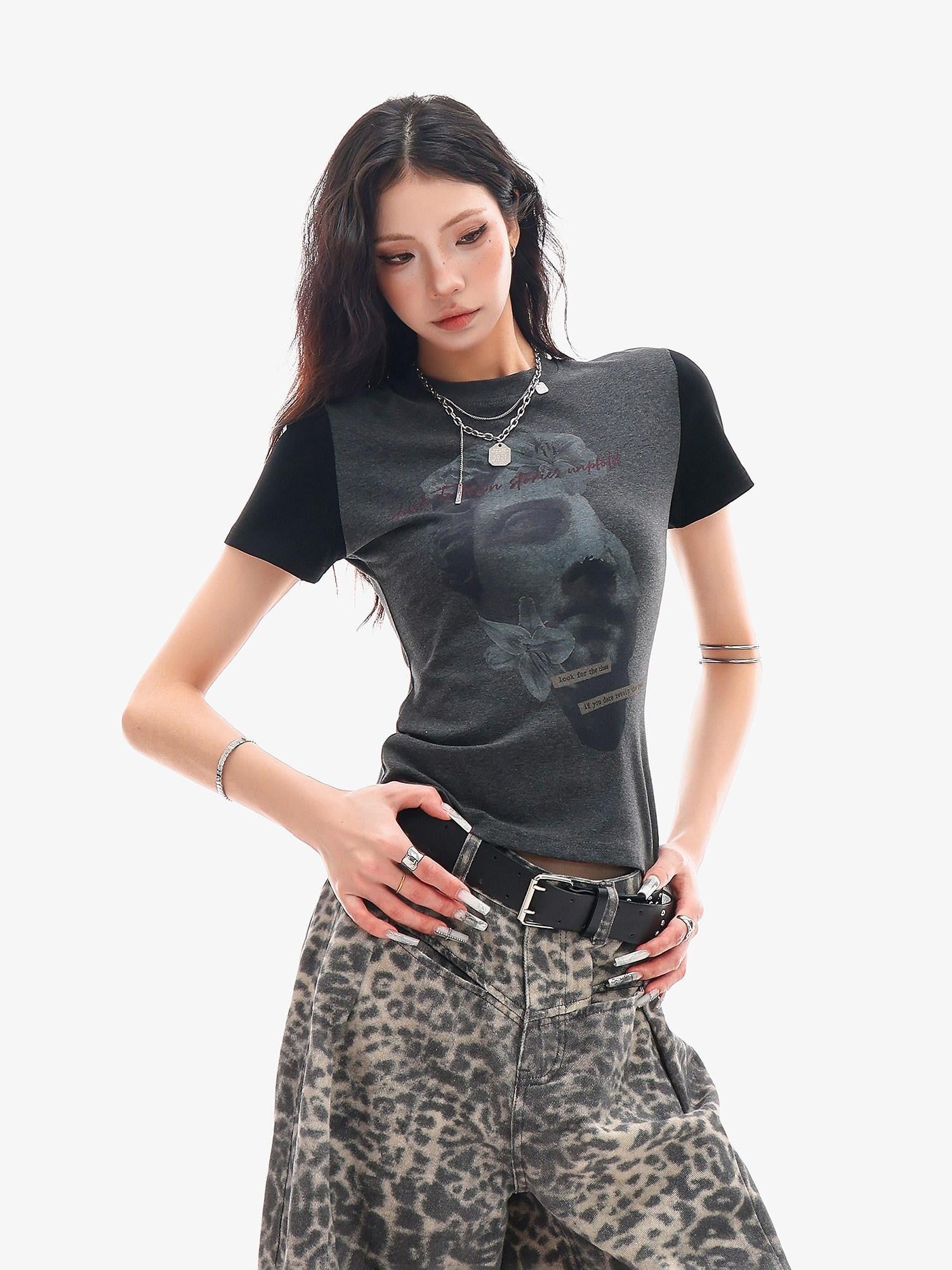 QIUQIU STUDIO Letter Portrait Print Round Neck Raglan Slim Fit Women&