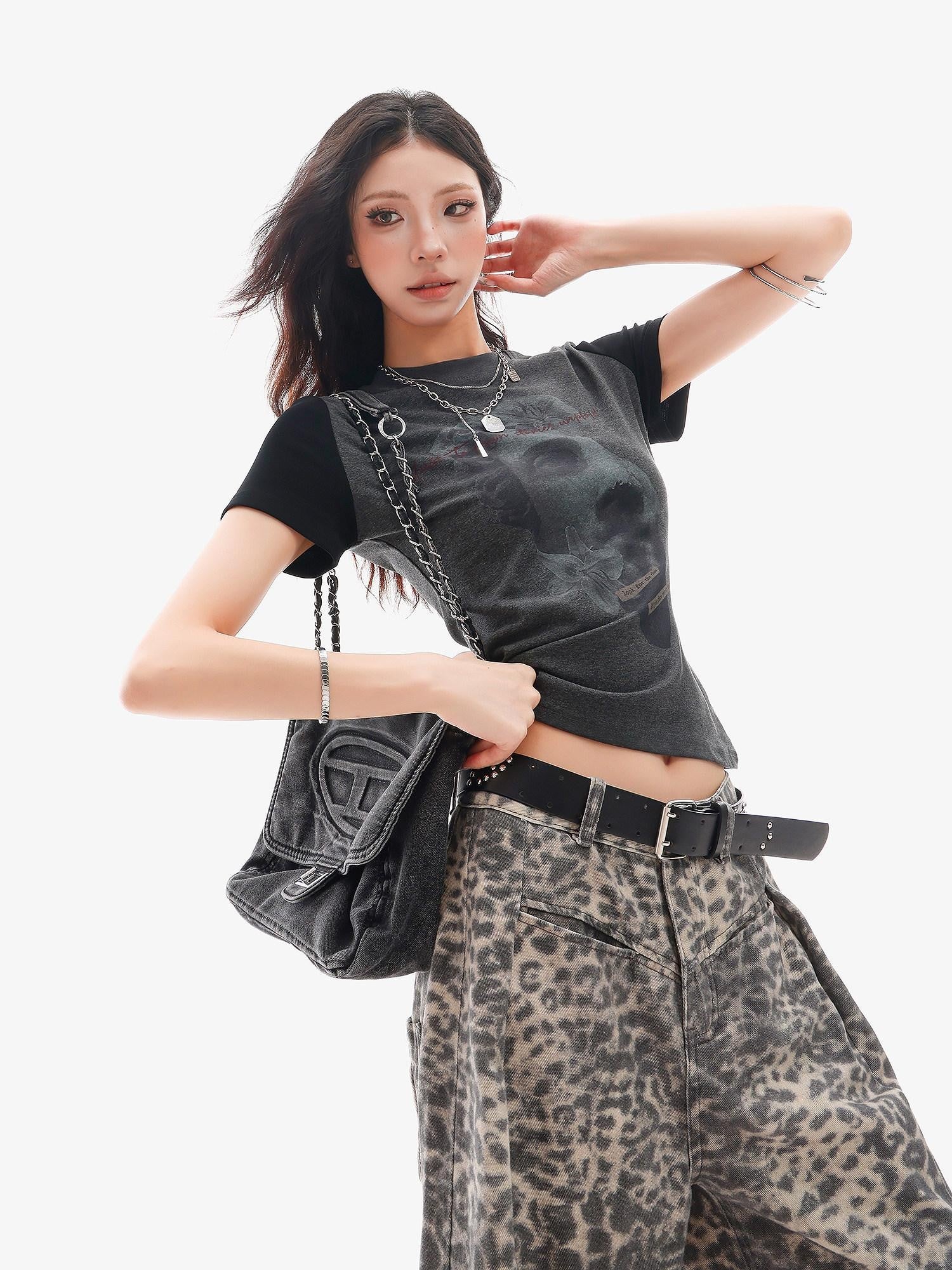 QIUQIU STUDIO Letter Portrait Print Round Neck Raglan Slim Fit Women&