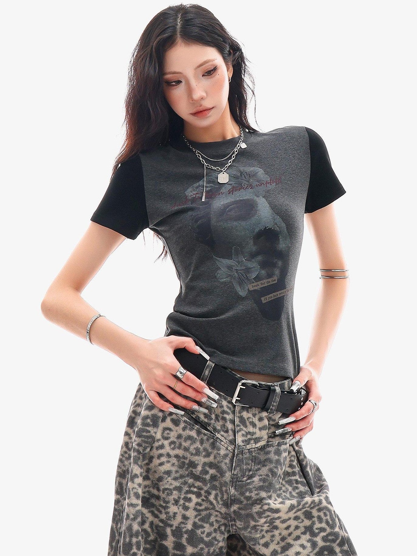 QIUQIU STUDIO Letter Portrait Print Round Neck Raglan Slim Fit Women&