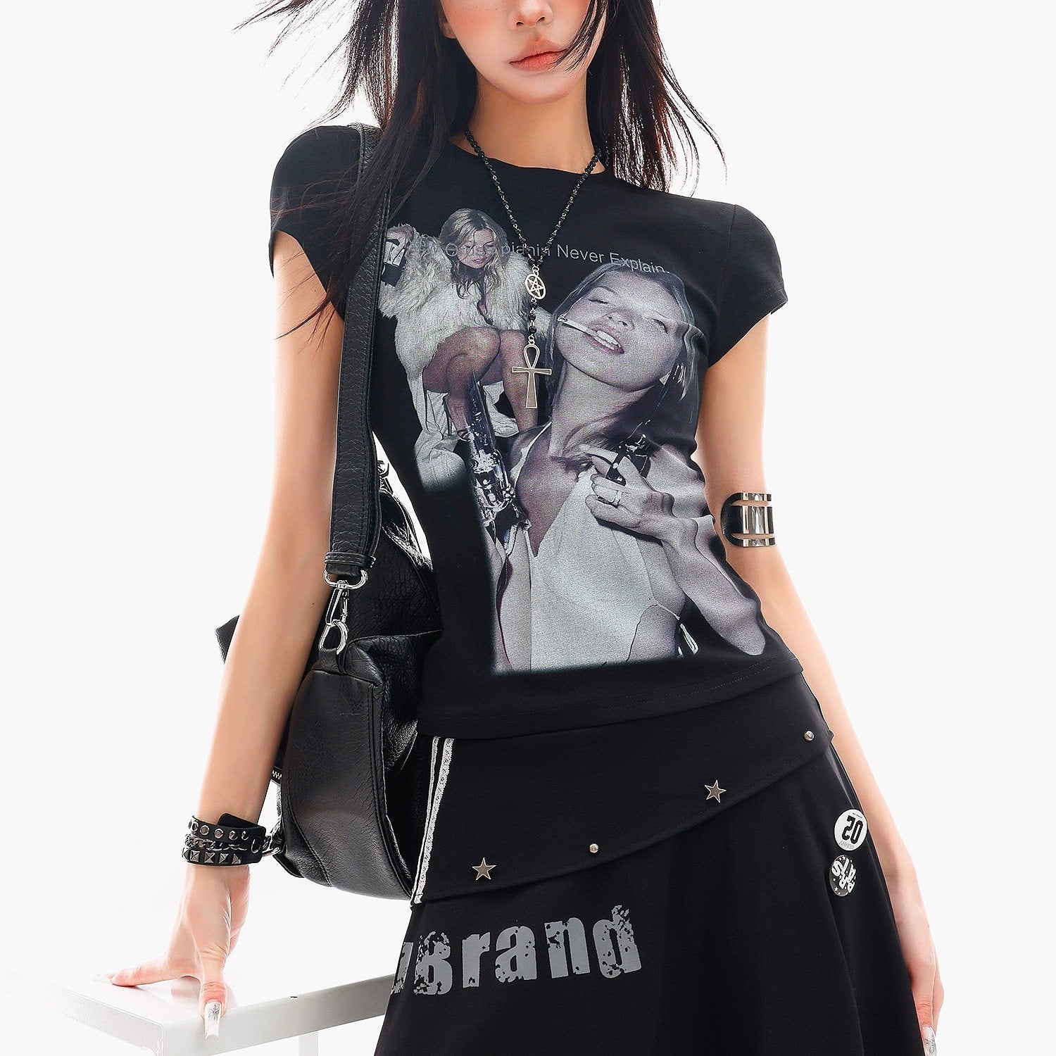 QIUQIU_STUDIO_Lettered_Character_Print_Crewneck_Slim_Fit_Waist_American_Babe_Women&