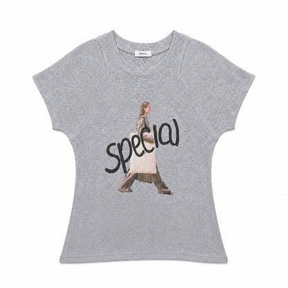 QIUQIU_STUDIO_Lettered_Portrait_Print_Short_Sleeve_Slim_Fit_Round_Neck_Women&