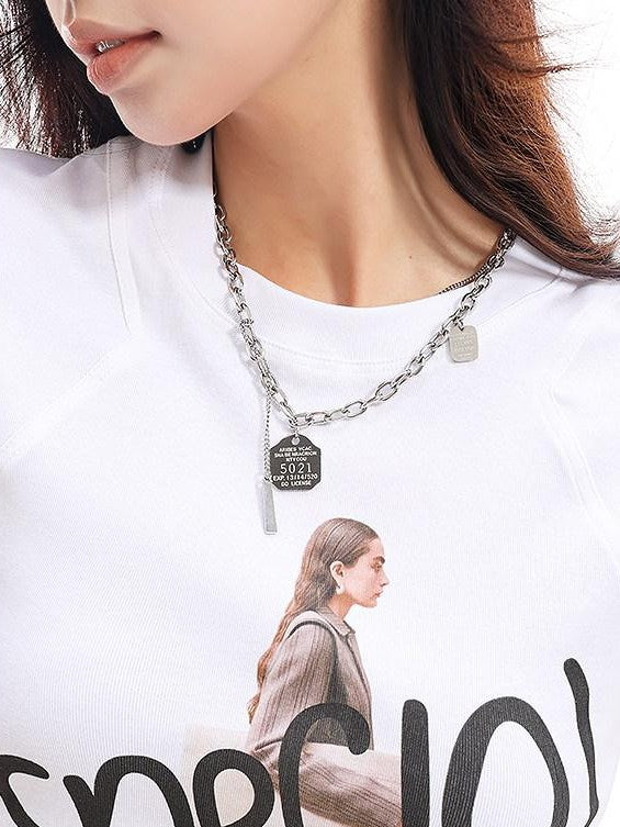 QIUQIU STUDIO Lettered Portrait Print Short Sleeve Slim Fit Round Neck Women&