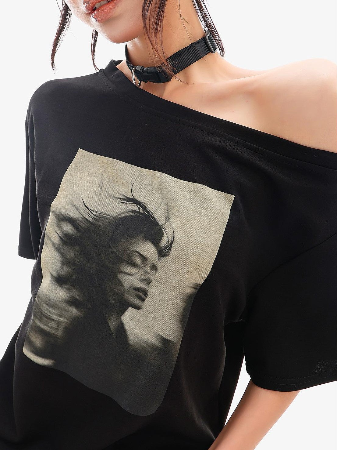 QIUQIU STUDIO Portrait Print Asymmetric Shoulder Loose Fit Women&