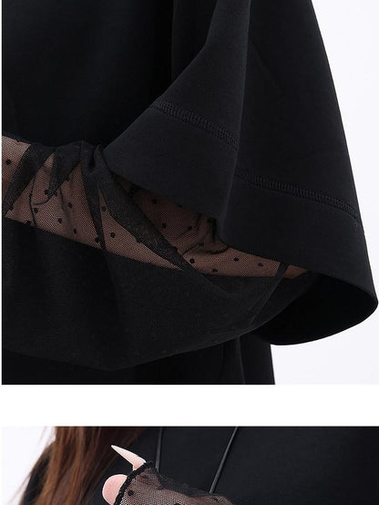 QIUQIU STUDIO Portrait Print Lace Splice Round Neck Long Sleeve Women&