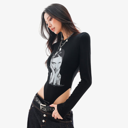 QIUQIU_STUDIO_Portrait_Print_Round_Neck_Slim_Fit_Cropped_Women&
