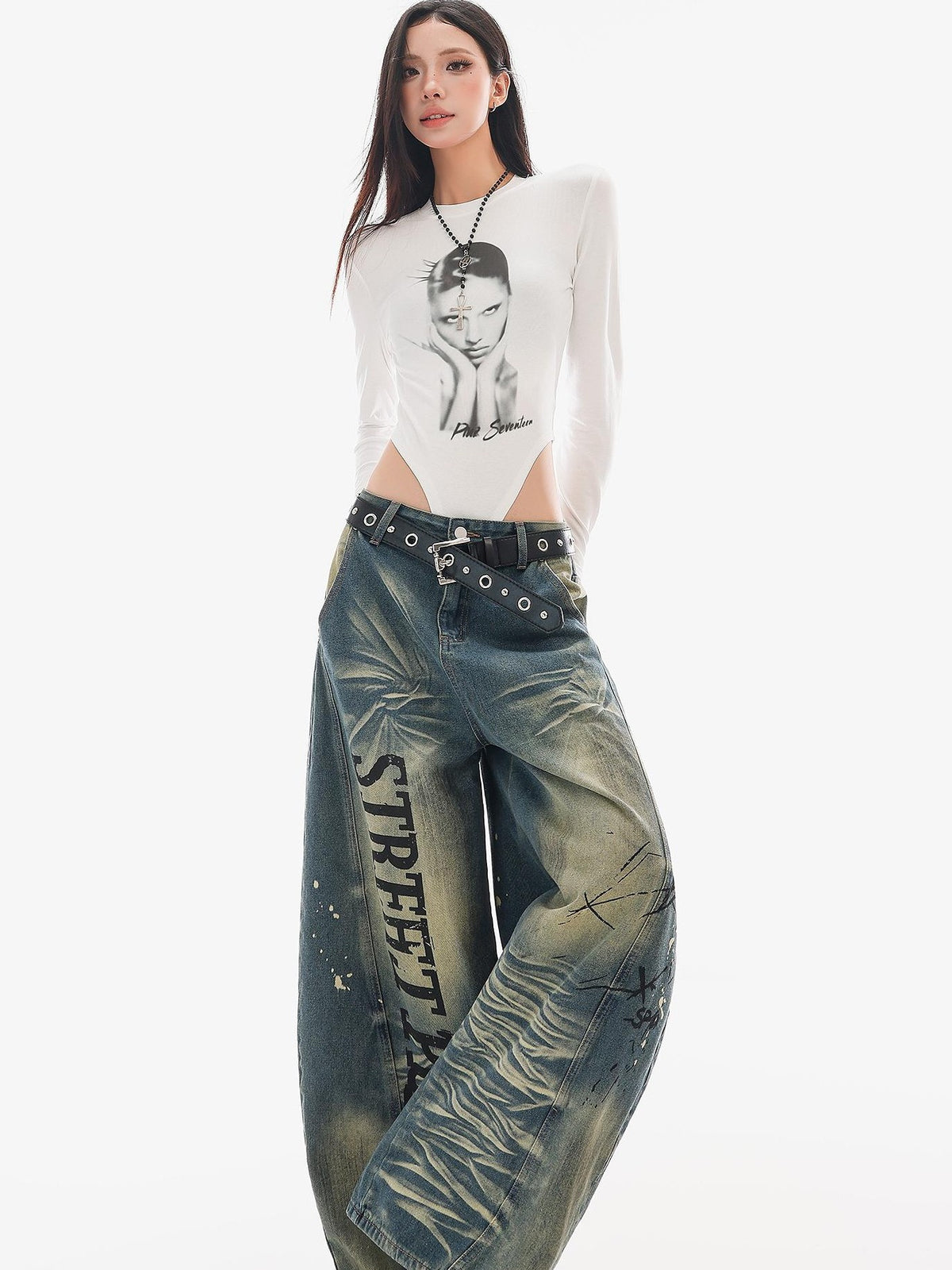 QIUQIU STUDIO Portrait Print Round Neck Slim Fit Cropped Women&