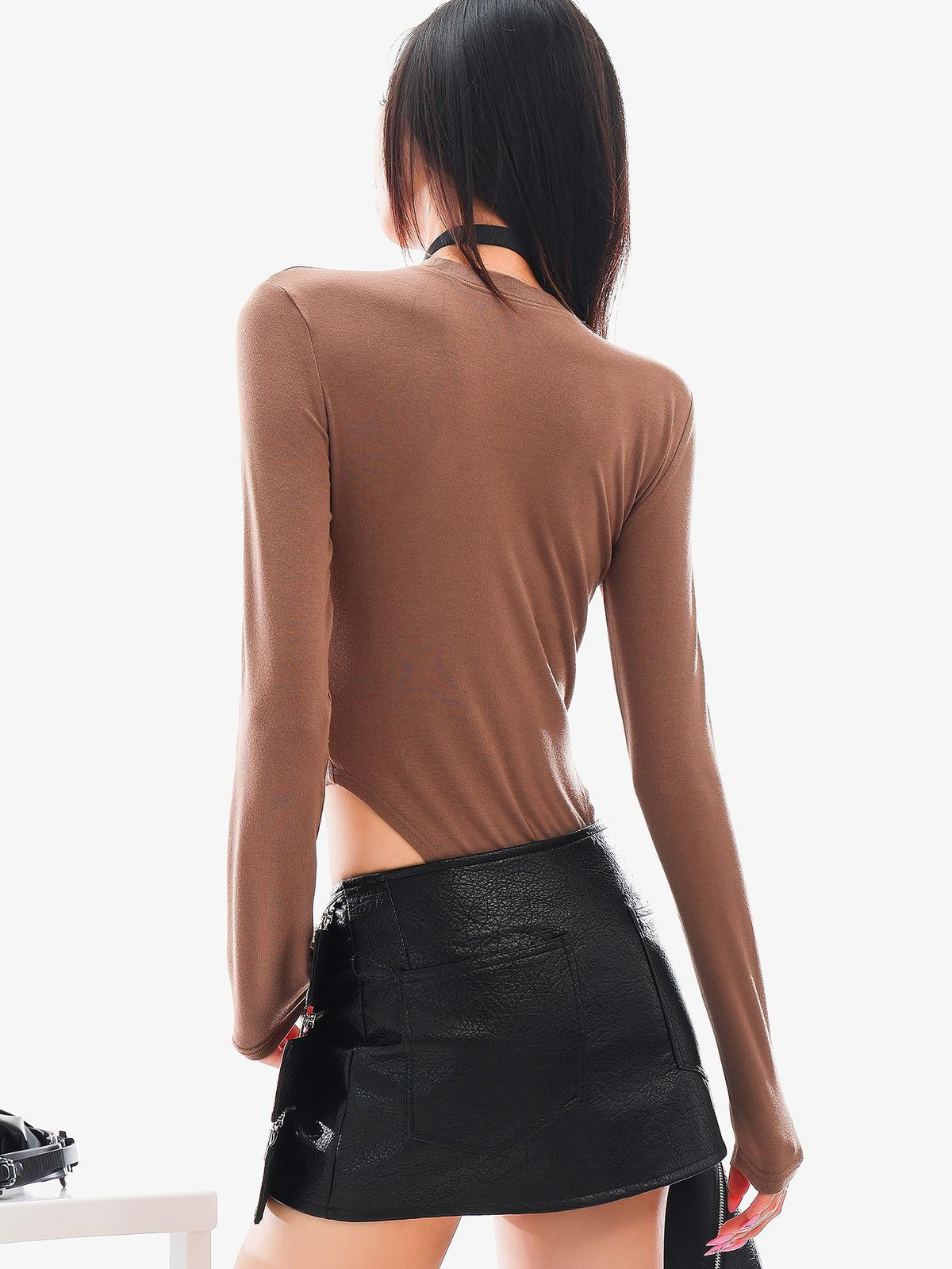 QIUQIU STUDIO Portrait Print Round Neck Slim Fit Cropped Women&