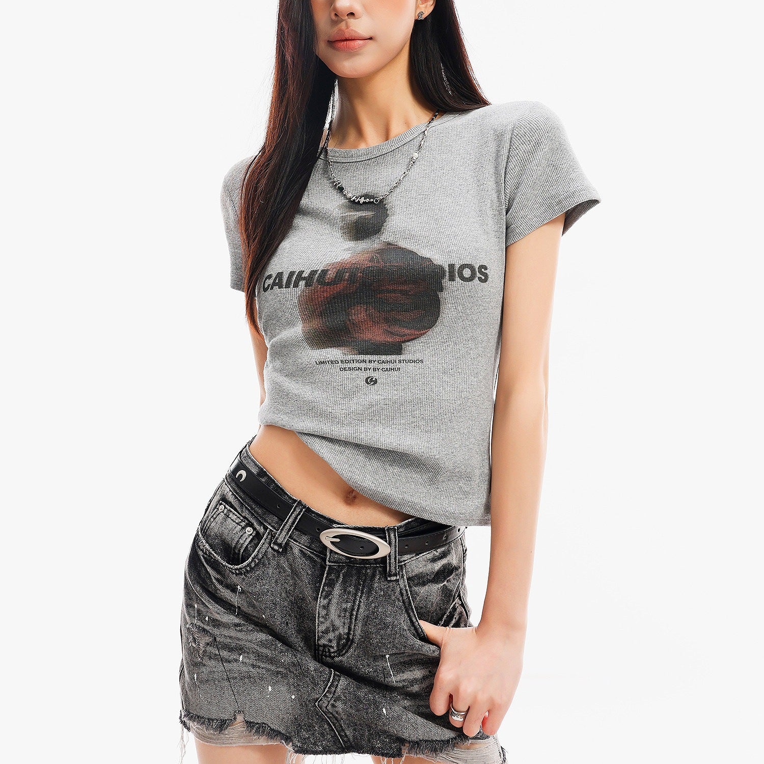 QIUQIU_STUDIO_Round_Neck_Letter_And_Character_Print_Slim_Fit_Women&