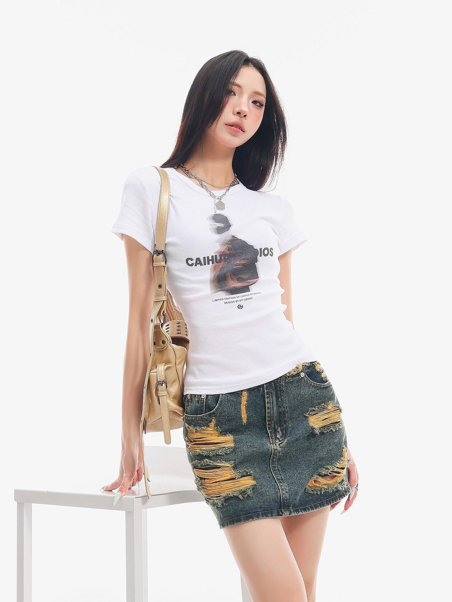 QIUQIU STUDIO Round Neck Letter And Character Print Slim Fit Women&
