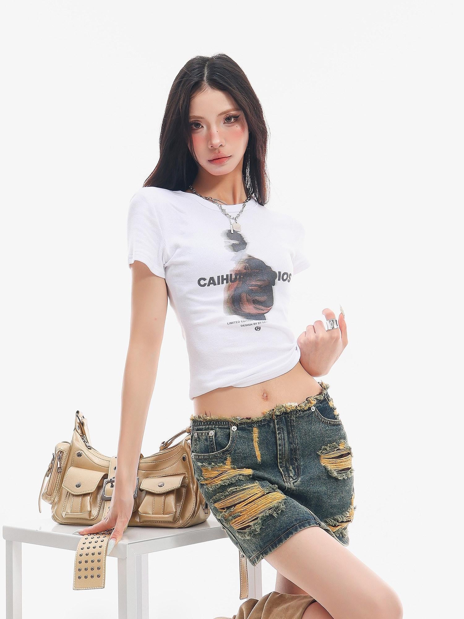 QIUQIU STUDIO Round Neck Letter And Character Print Slim Fit Women&