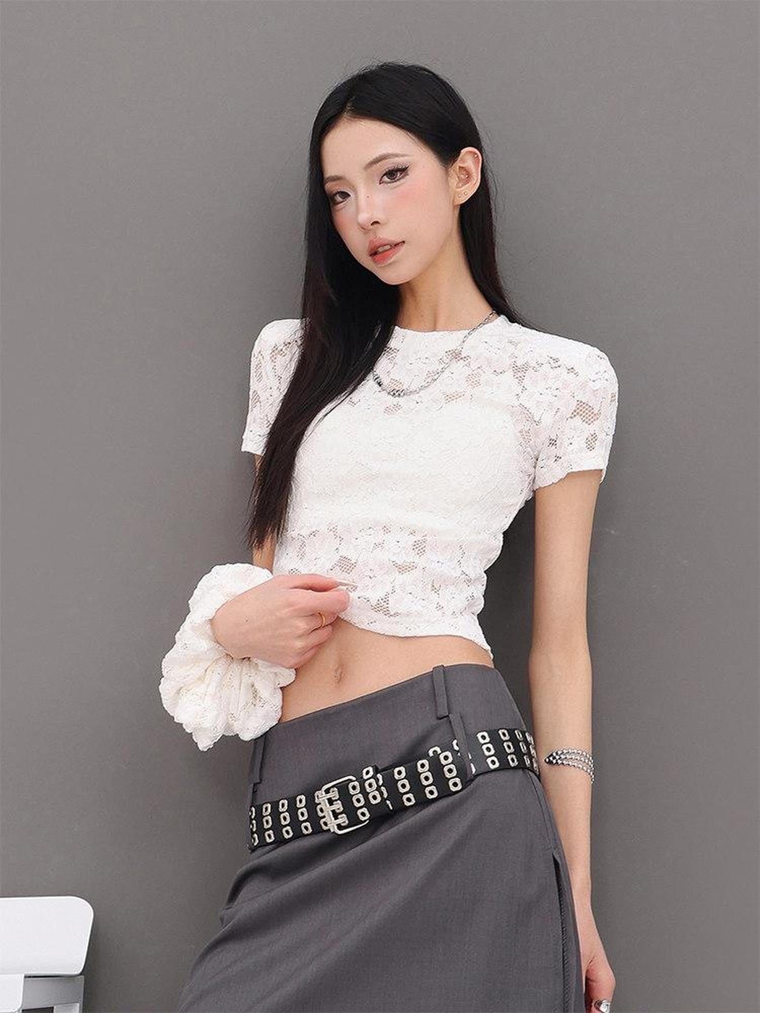 QIUQIU STUDIO Sheer Lace Fitted Round Neck Cropped Women&