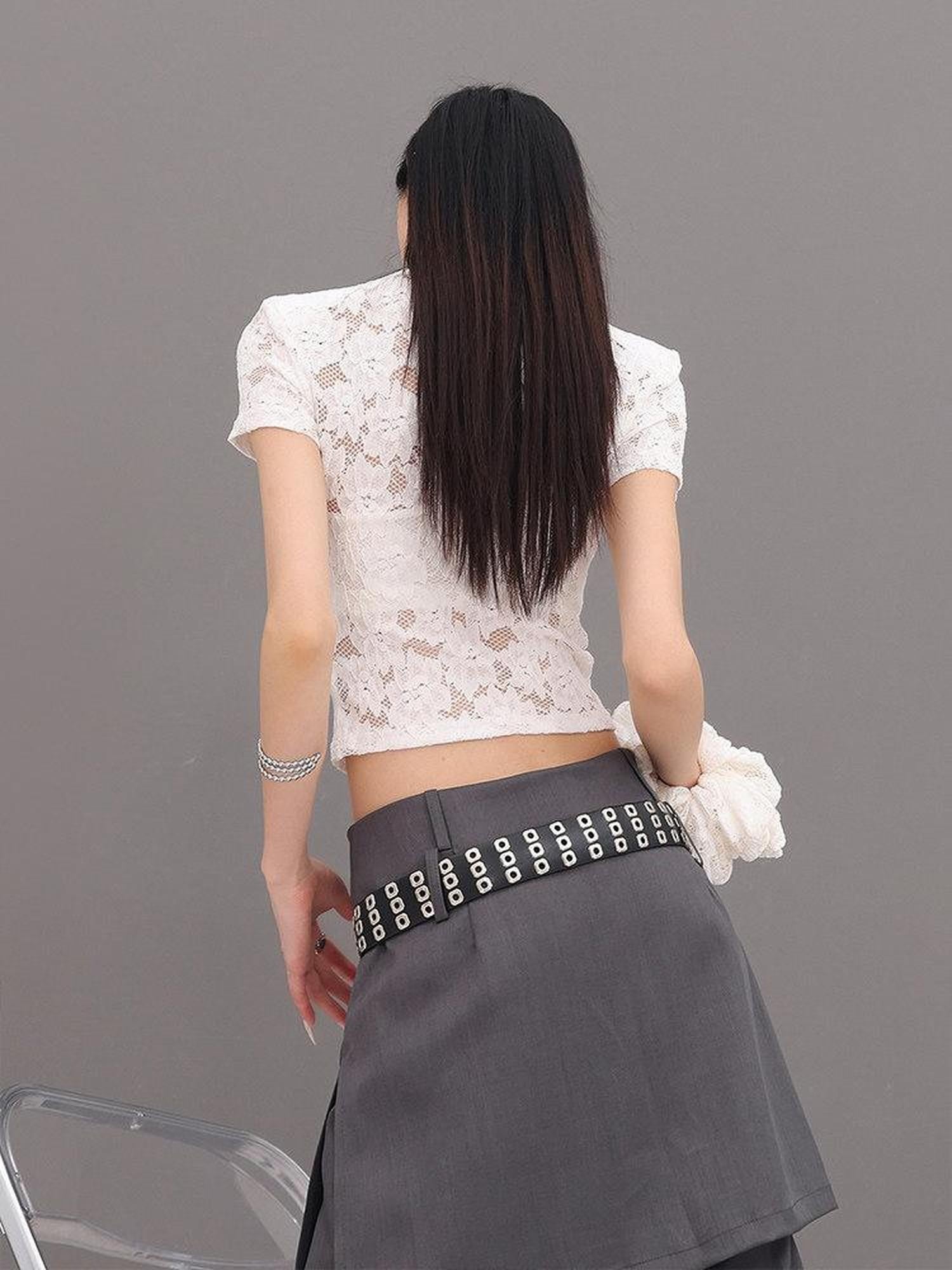 QIUQIU STUDIO Sheer Lace Fitted Round Neck Cropped Women&