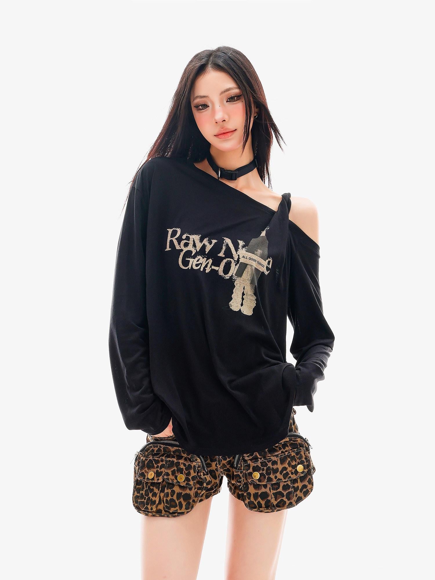 QIUQIU STUDIO Sheer One Shoulder Letter Portrait Print Women&