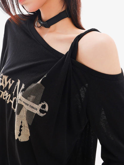 QIUQIU STUDIO Sheer One Shoulder Letter Portrait Print Women&
