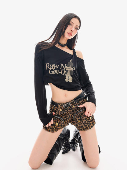 QIUQIU STUDIO Sheer One Shoulder Letter Portrait Print Women&