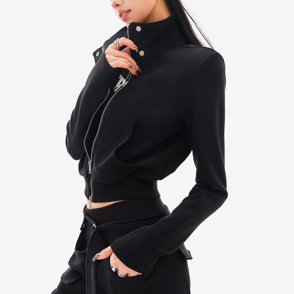 QIUQIU_STUDIO_Solid_Stand_Collar_Slim_Fit_Cropped_Zip_Up_Women&