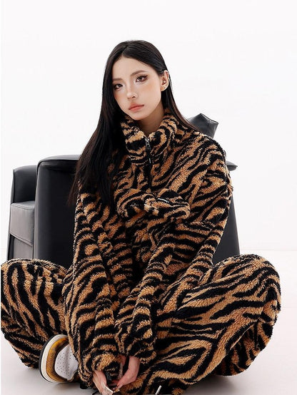 QIUQIU STUDIO Tiger Print Contrast Stand Collar Fleece Lined Relaxed Women&