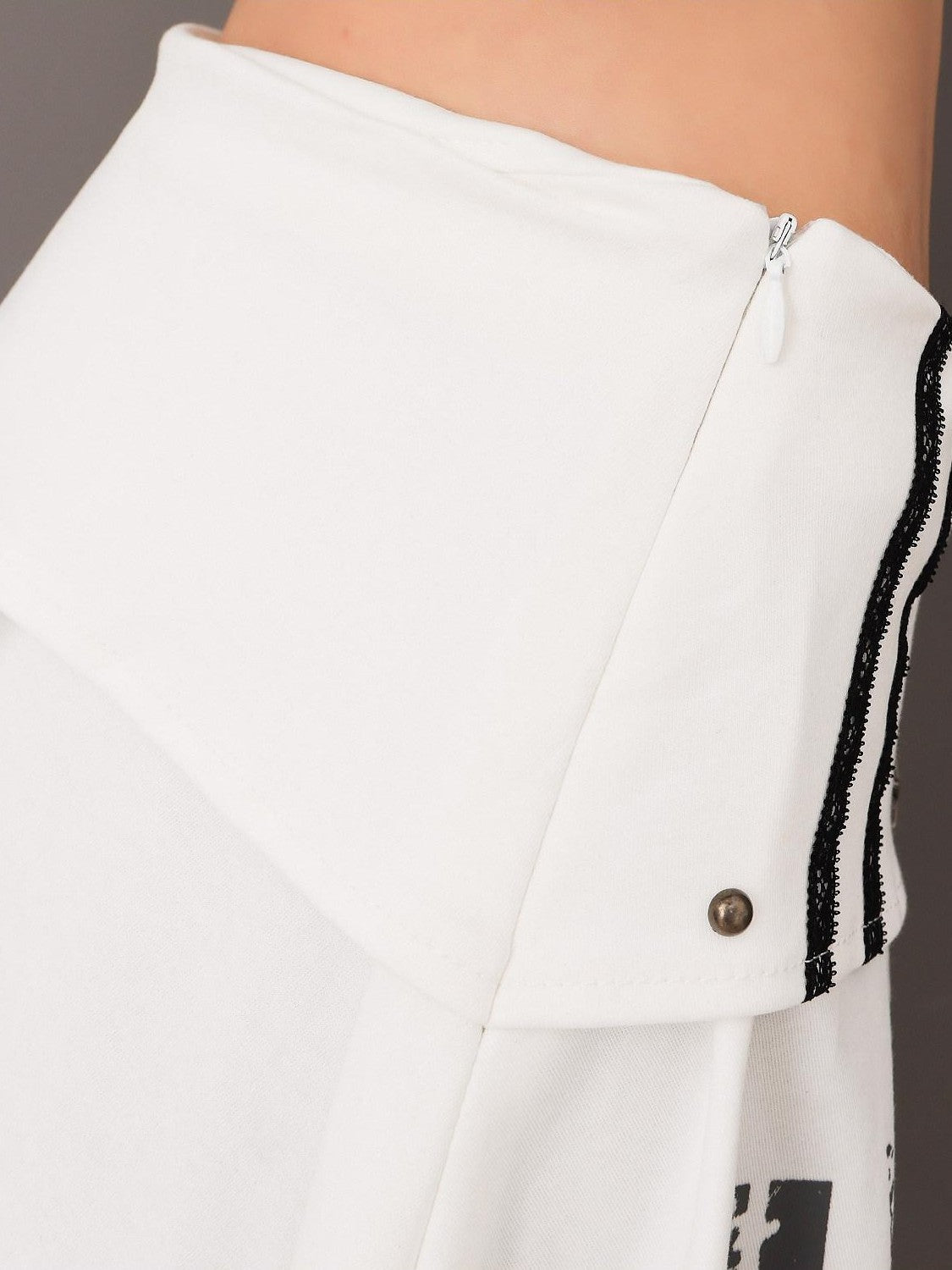 QIUQIU STUDIO White Letter Print Asymmetric Hem Women&