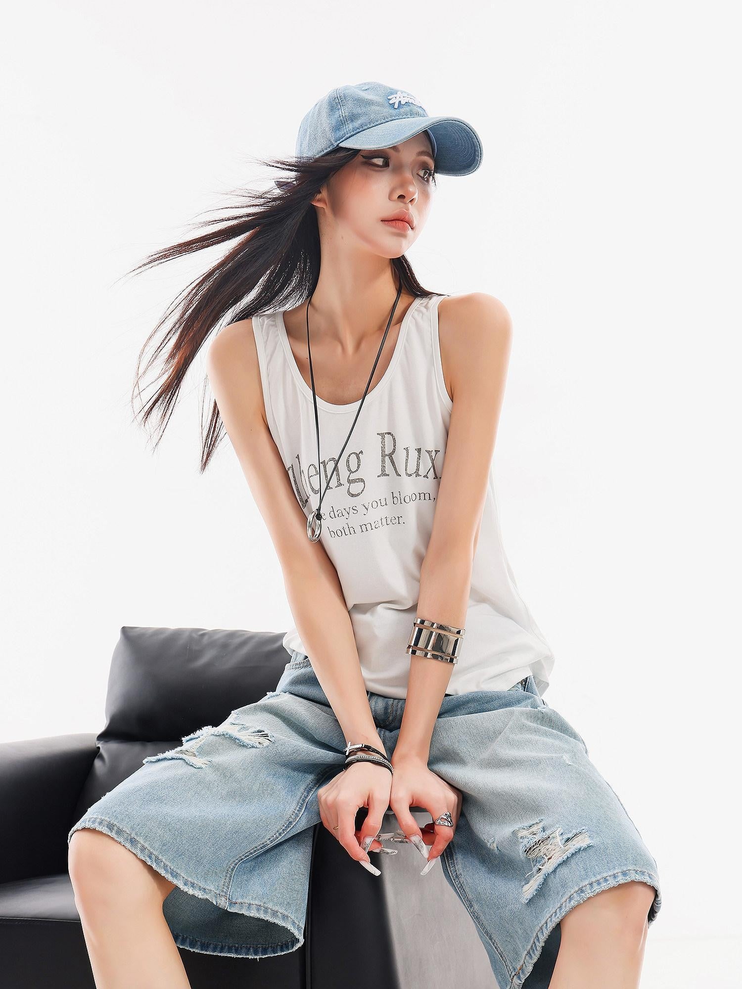 QIUQIU STUDIO White Letter Print Round Neck Loose Fit Slimming Women&