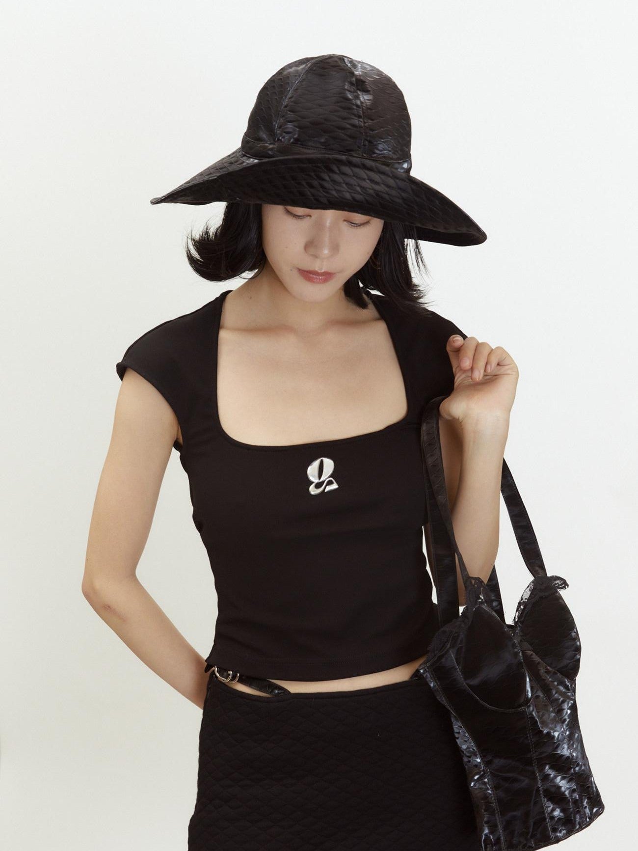 QUORRA S CHORD Black Vintage Square Neck Slim Cropped Women&