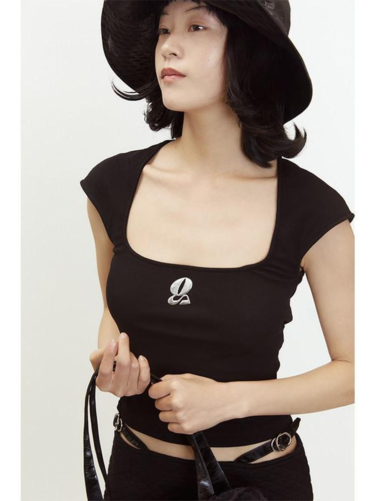 QUORRA S CHORD Black Vintage Square Neck Slim Cropped Women&