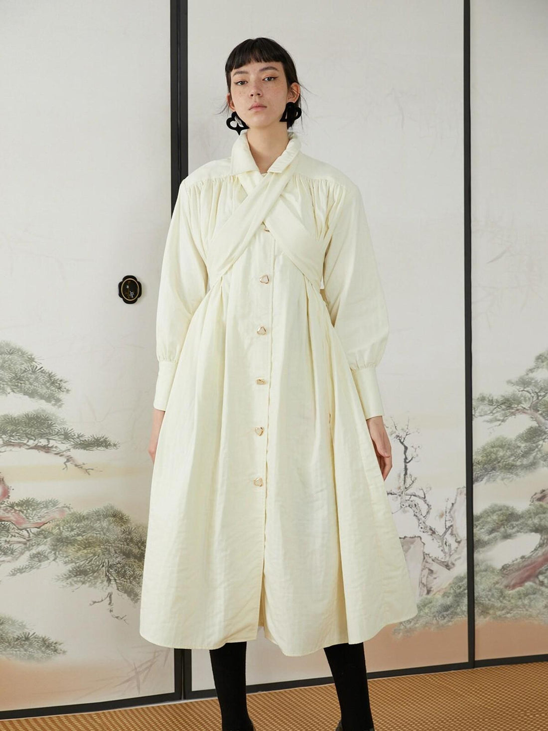 QUORRA S CHORD Cream White Special Texture Padded Shoulders Bow Women&