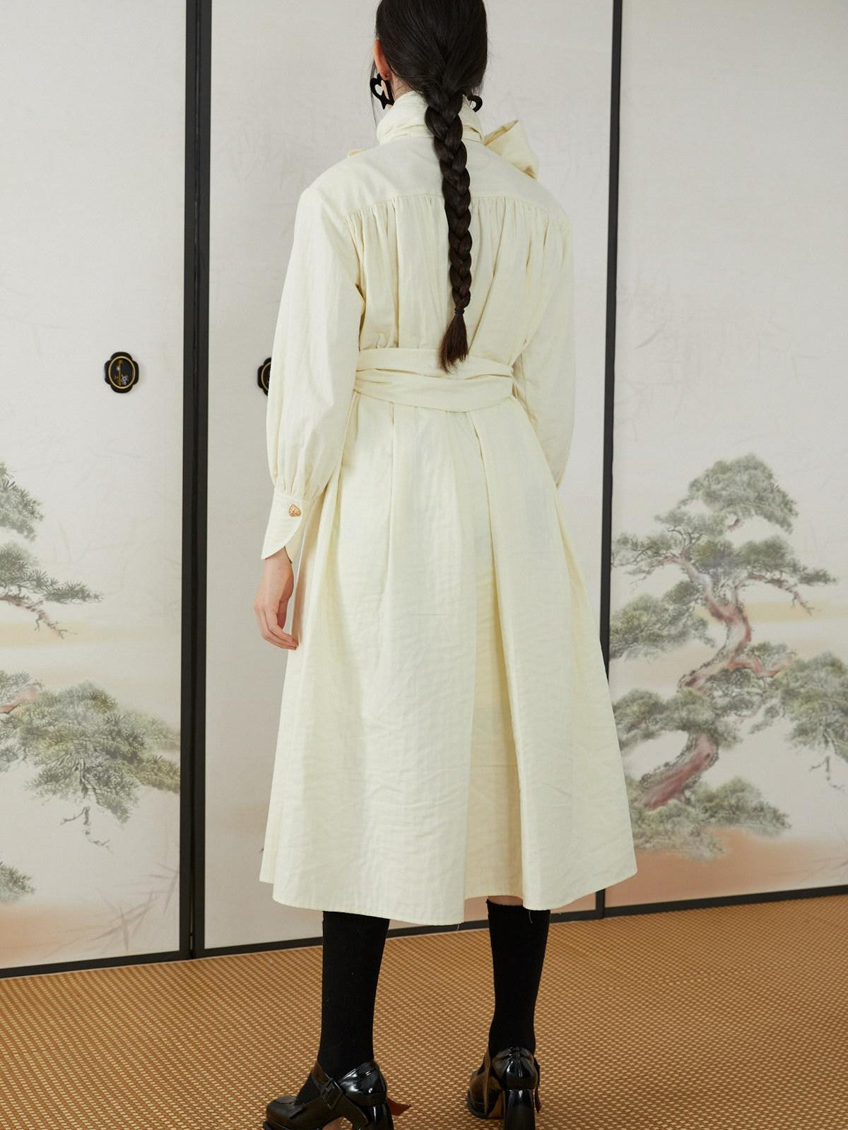 QUORRA S CHORD Cream White Special Texture Padded Shoulders Bow Women&