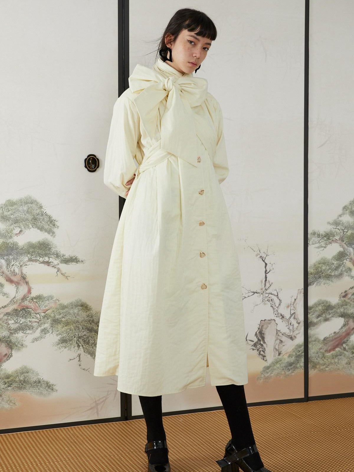 QUORRA S CHORD Cream White Special Texture Padded Shoulders Bow Women&