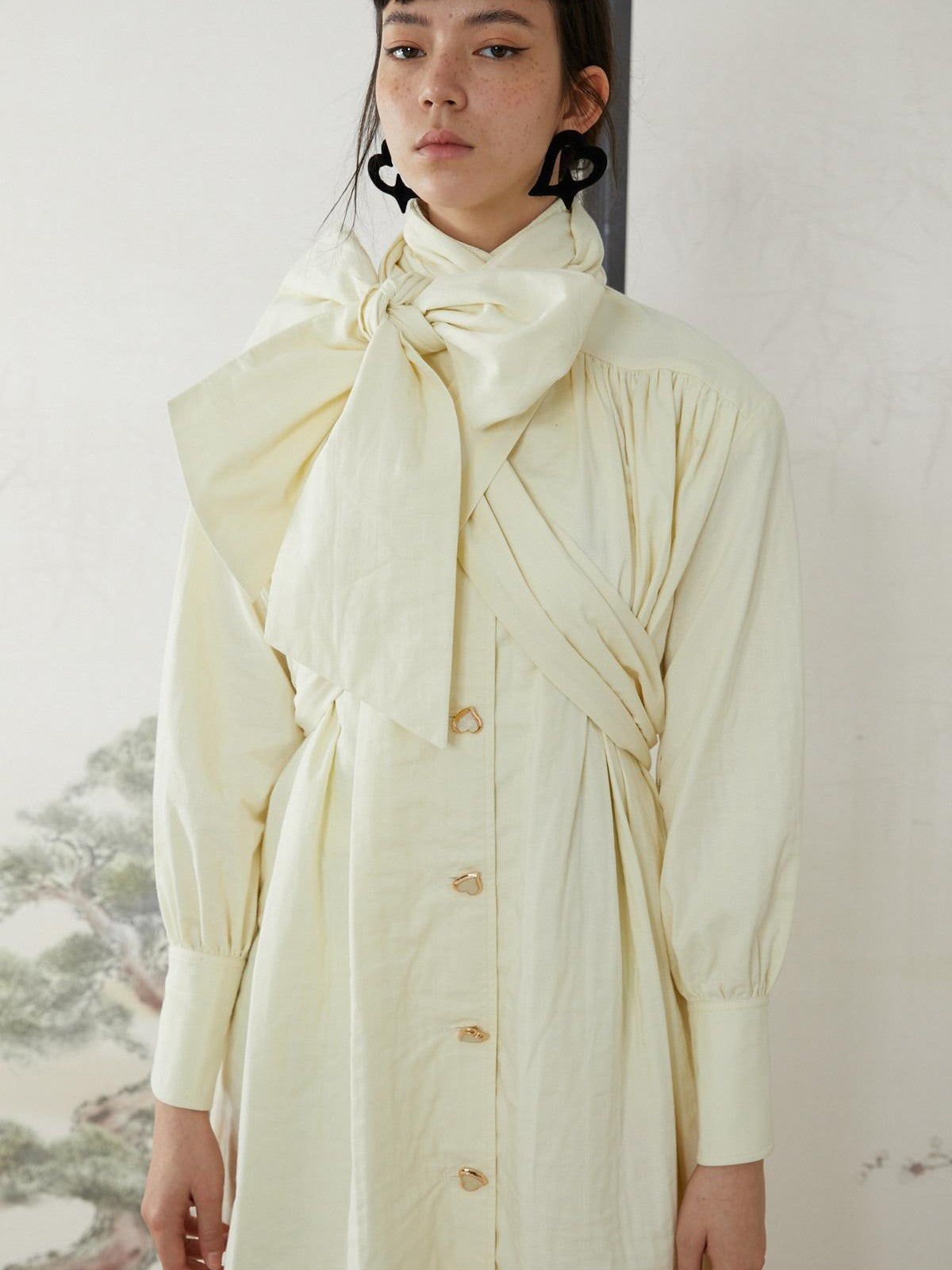 QUORRA S CHORD Cream White Special Texture Padded Shoulders Bow Women&