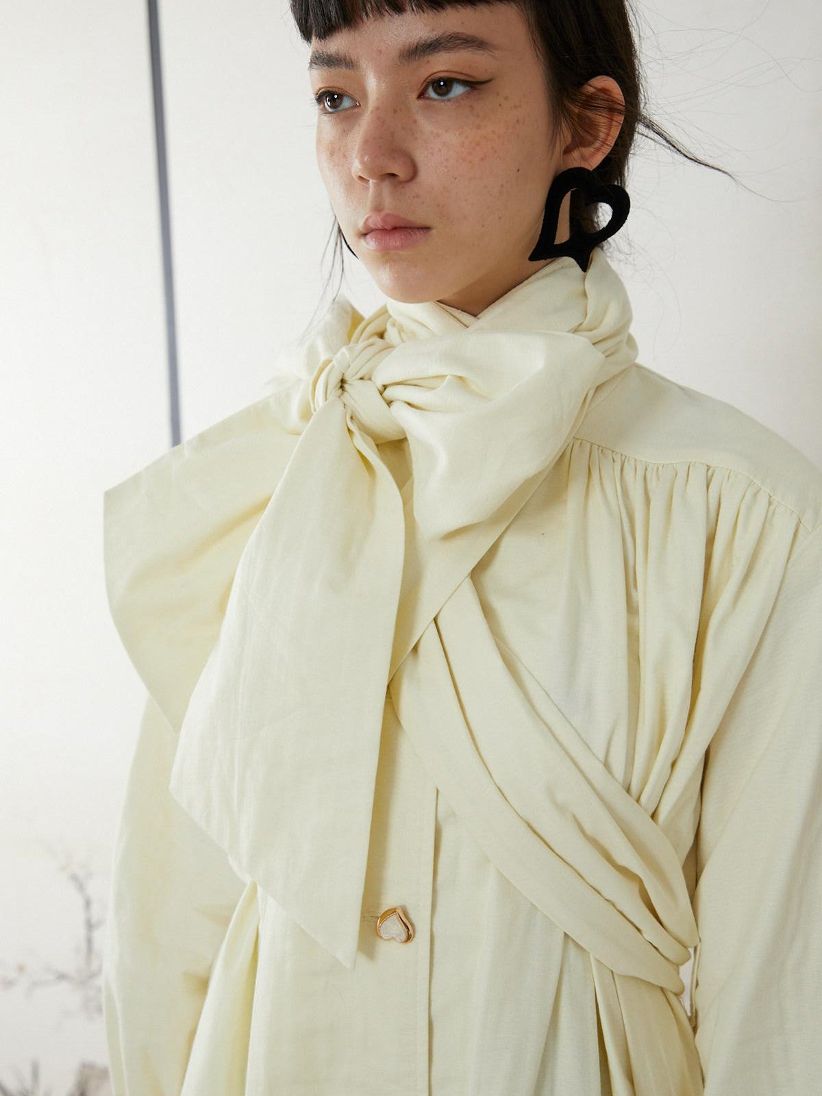 QUORRA S CHORD Cream White Special Texture Padded Shoulders Bow Women&