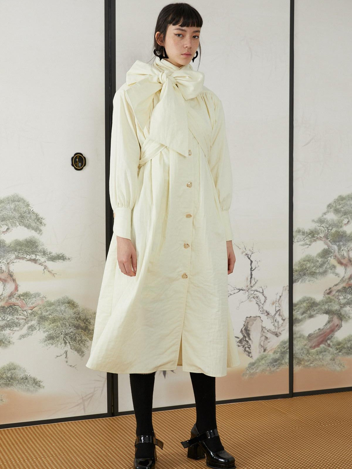 QUORRA S CHORD Cream White Special Texture Padded Shoulders Bow Women&