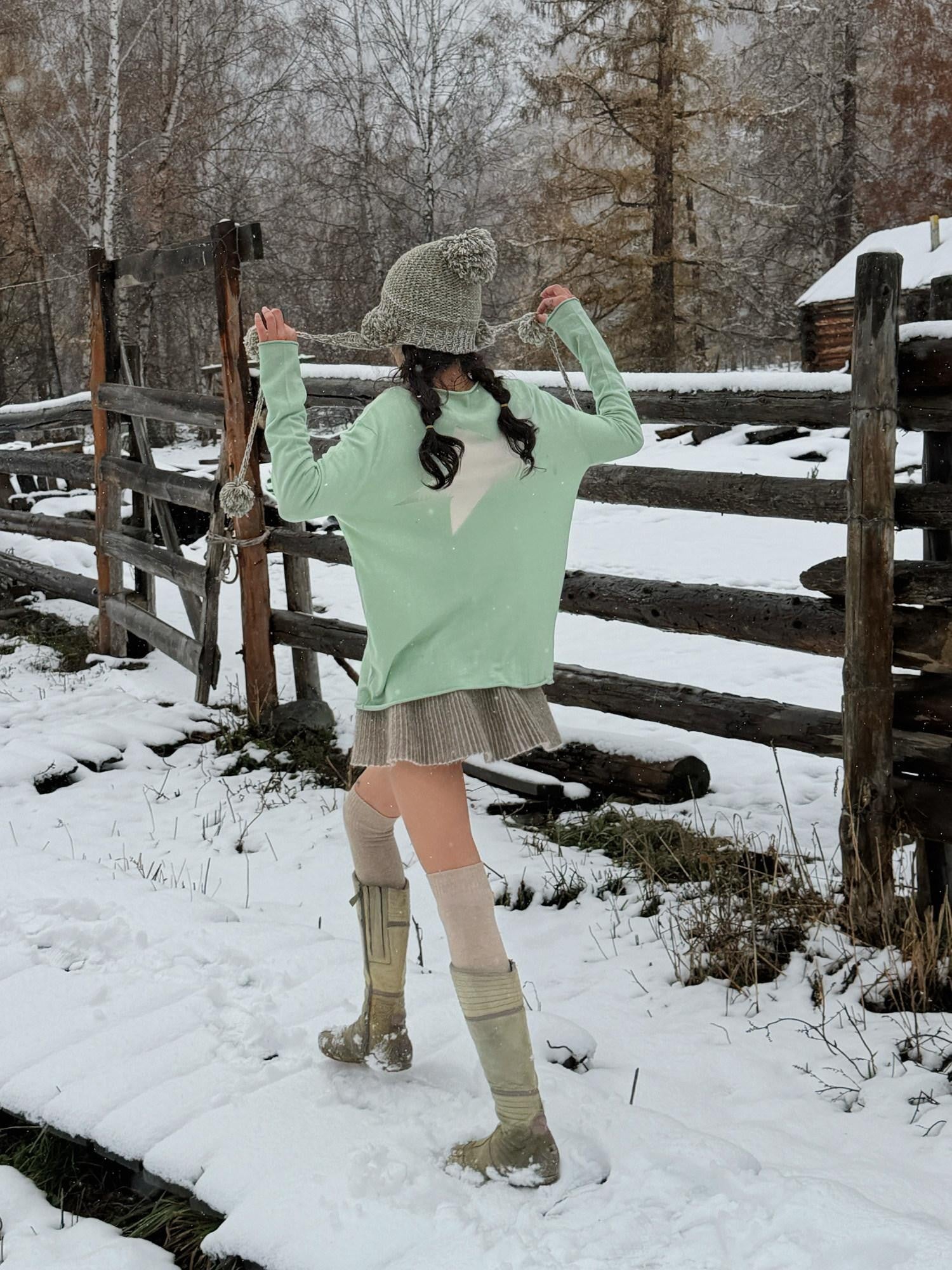 QUORRA S CHORD Heathered Gray Green Hand Knit Pom Pom Women&
