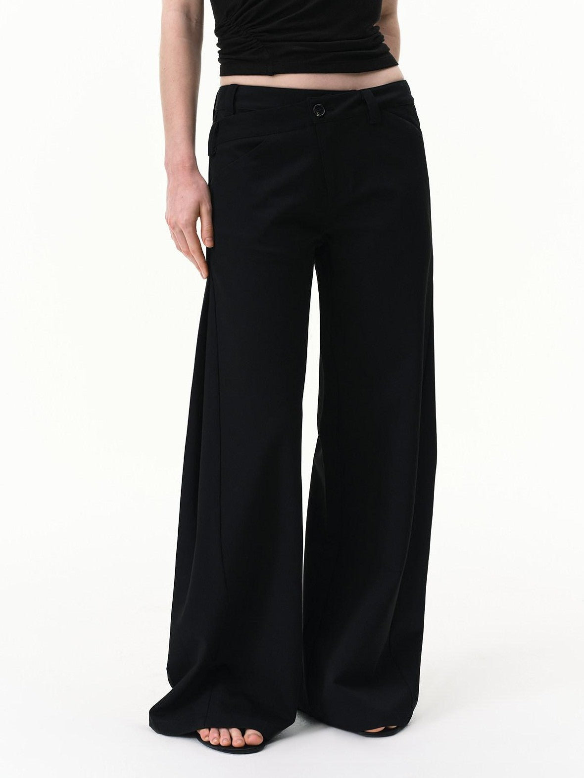 RUN TO THE FUTURE Black Asymmetric Pleated Women&