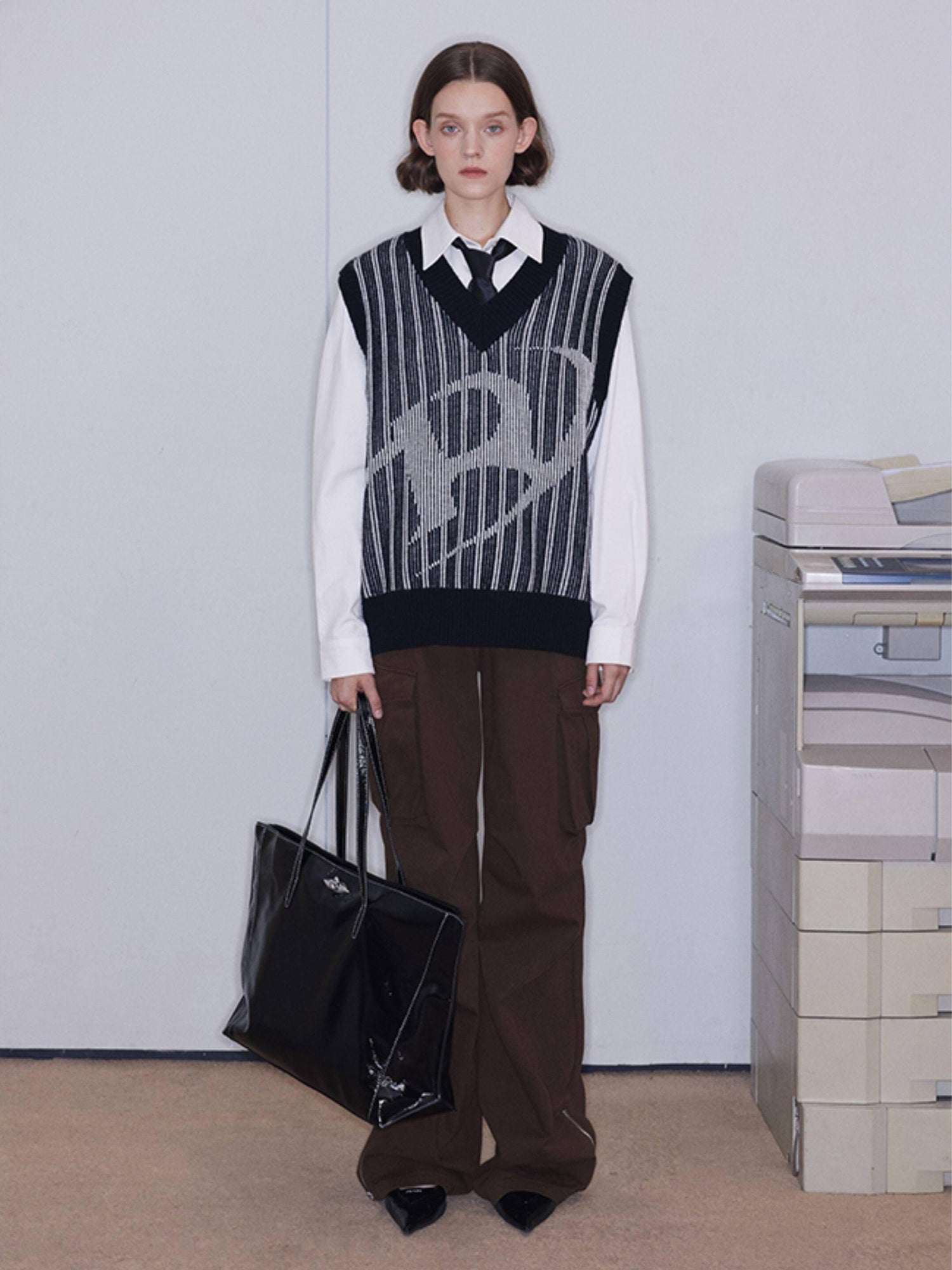 RUN TO THE FUTURE Black White Striped V-neck Sleeveless Retro Straight Fit Wool Blend Sweaters
