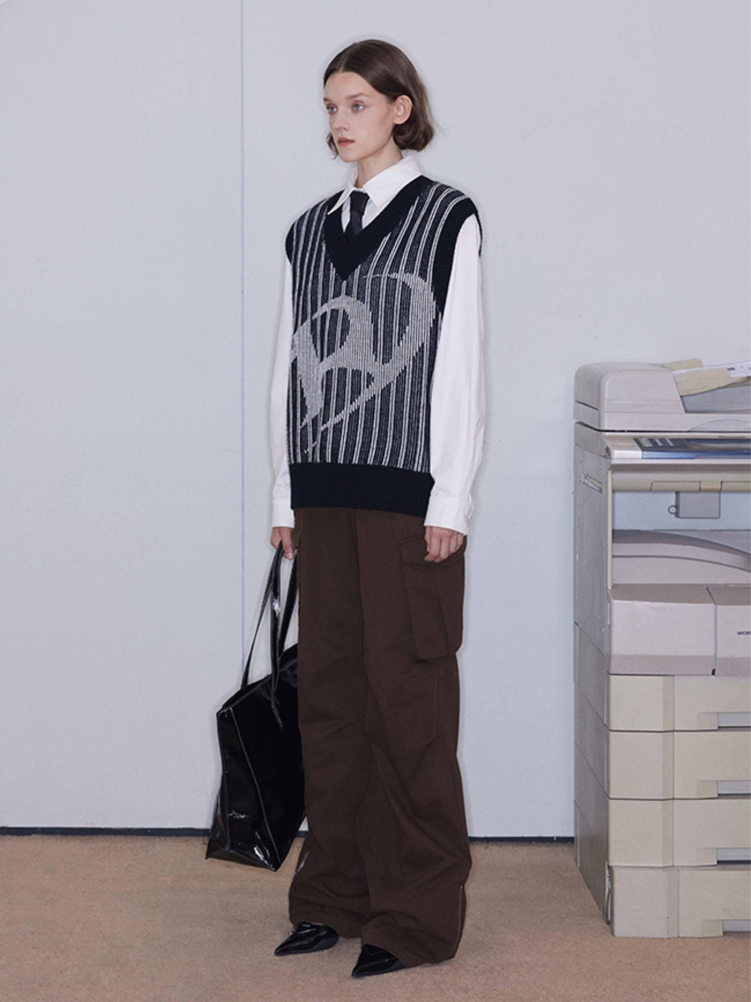 RUN TO THE FUTURE Black White Striped V-neck Sleeveless Retro Straight Fit Wool Blend Sweaters