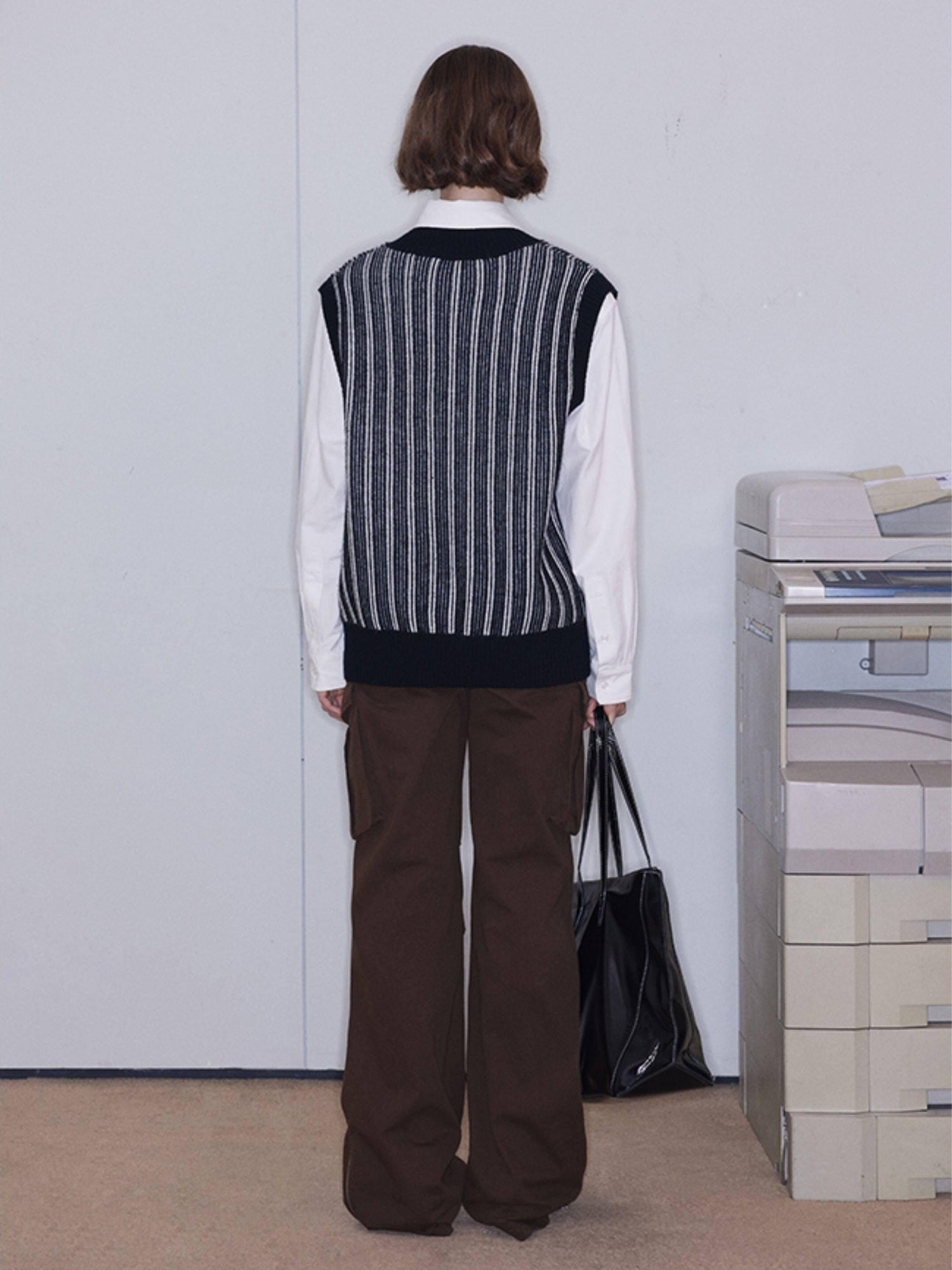 RUN TO THE FUTURE Black White Striped V-neck Sleeveless Retro Straight Fit Wool Blend Sweaters