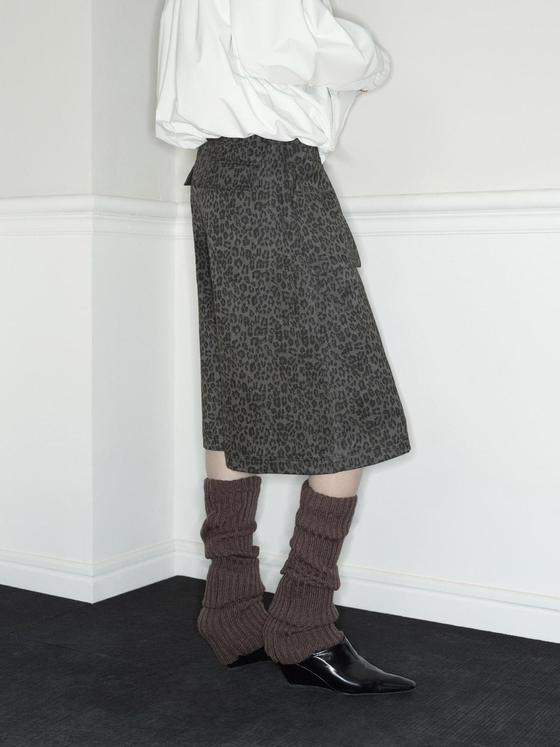 RUN TO THE FUTURE Cotton Leopard Minimalist Low Rise Pockets Women Pine Green Short Trousers