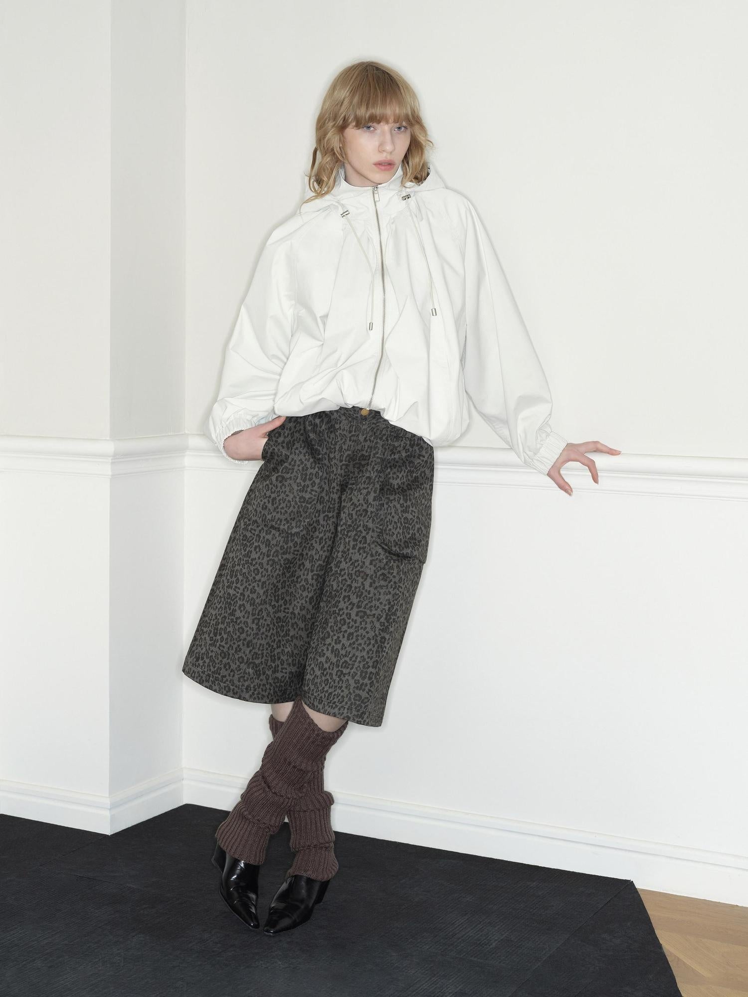 RUN TO THE FUTURE Cotton Leopard Minimalist Low Rise Pockets Women Pine Green Short Trousers