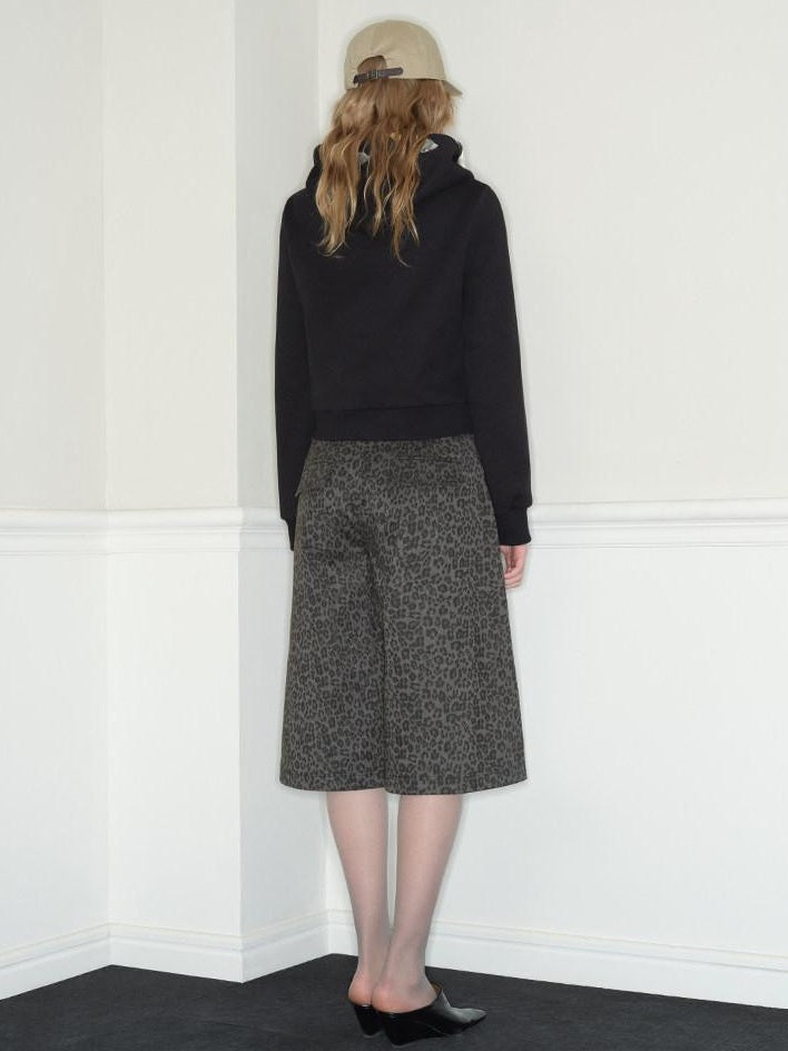 RUN TO THE FUTURE Cotton Leopard Minimalist Low Rise Pockets Women Pine Green Short Trousers