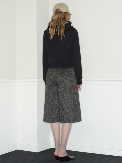 RUN TO THE FUTURE Cotton Leopard Minimalist Low Rise Pockets Women Pine Green Short Trousers
