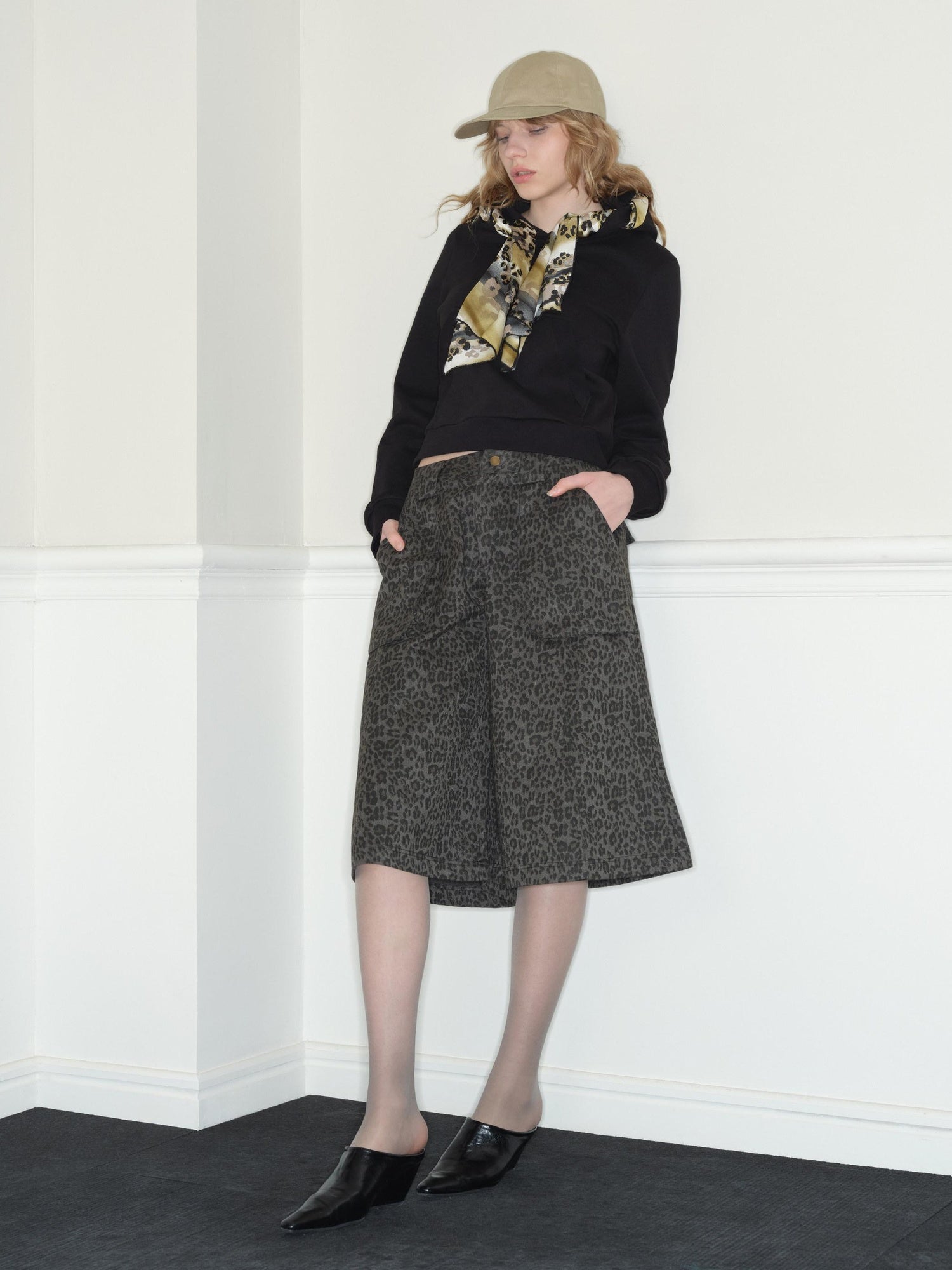 RUN TO THE FUTURE Cropped Slim Tie Detail Commuter Hooded Cotton Blend Meteor Black Hoodies
